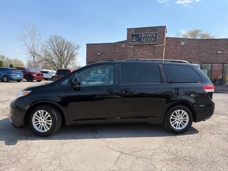 Toyota Sienna Limited 7-Pass V6 2011