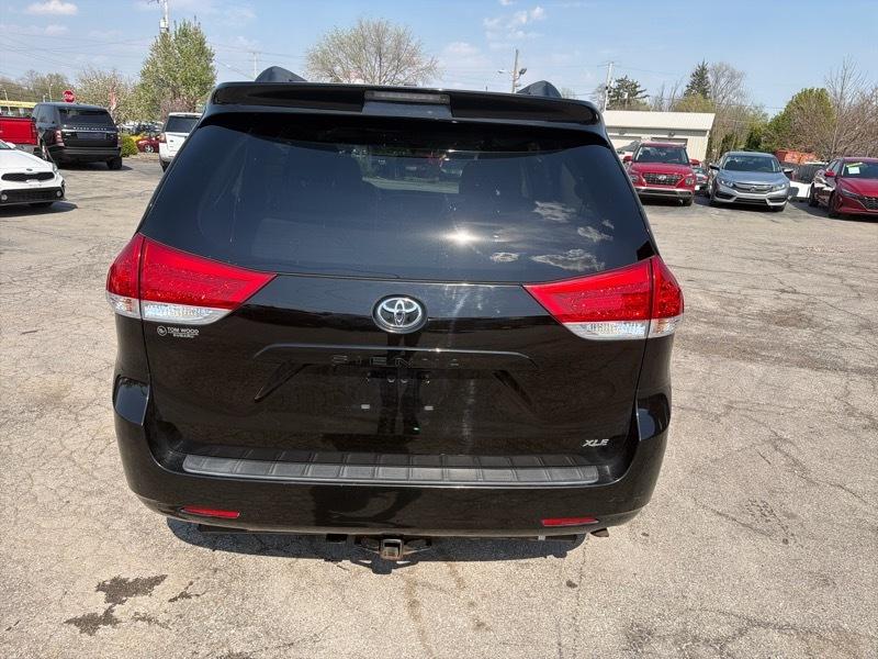 Toyota Sienna Limited 7-Pass V6 2011