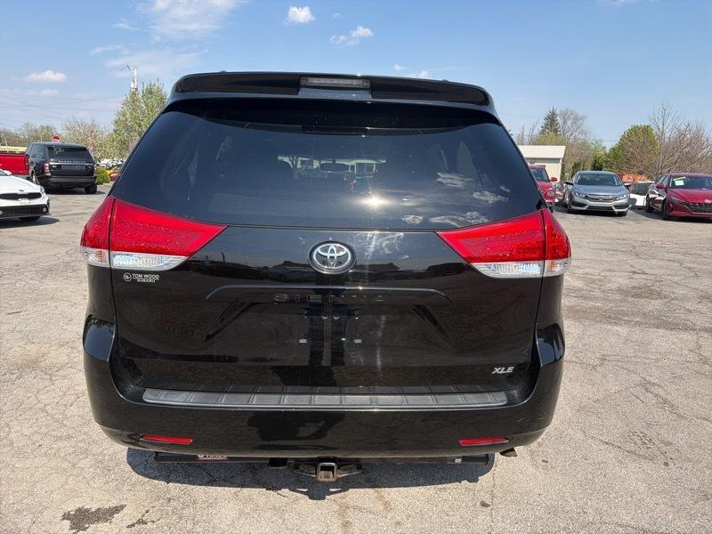 Toyota Sienna Limited 7-Pass V6 2011