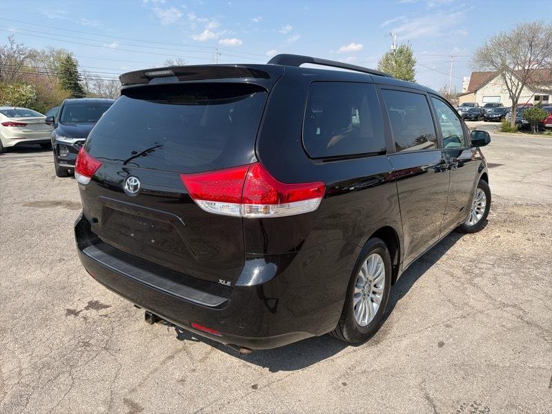 Toyota Sienna Limited 7-Pass V6 2011