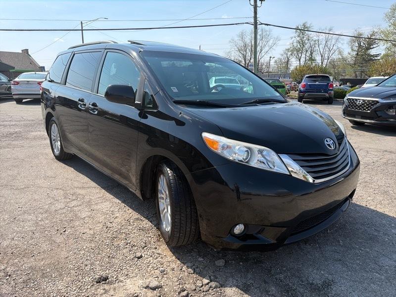 Toyota Sienna Limited 7-Pass V6 2011