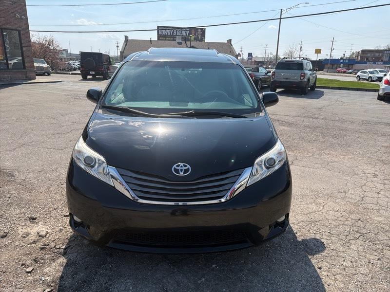 Toyota Sienna Limited 7-Pass V6 2011