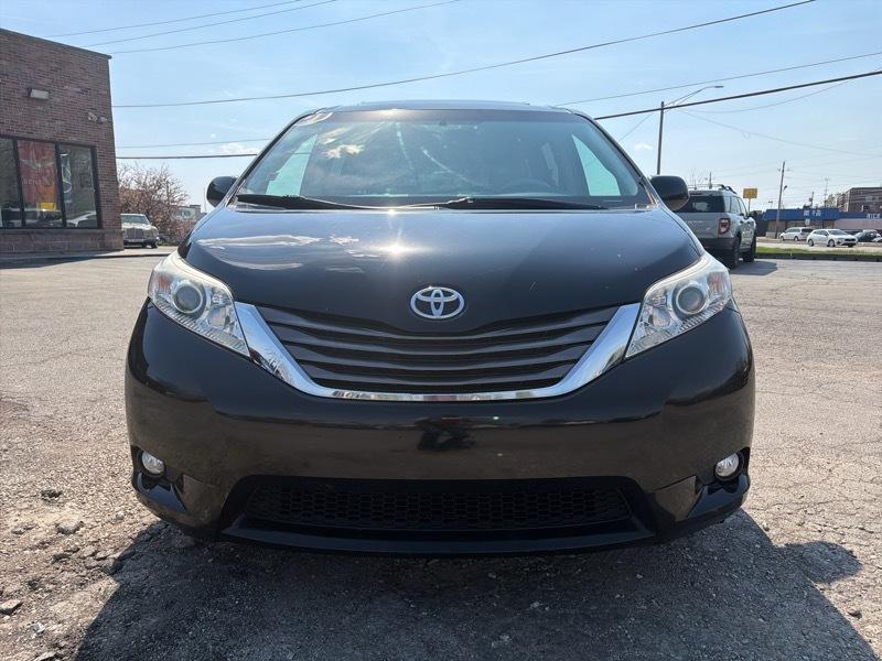 Toyota Sienna Limited 7-Pass V6 2011