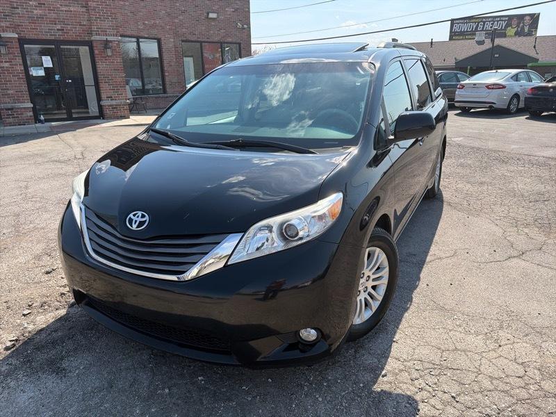 Toyota Sienna Limited 7-Pass V6 2011