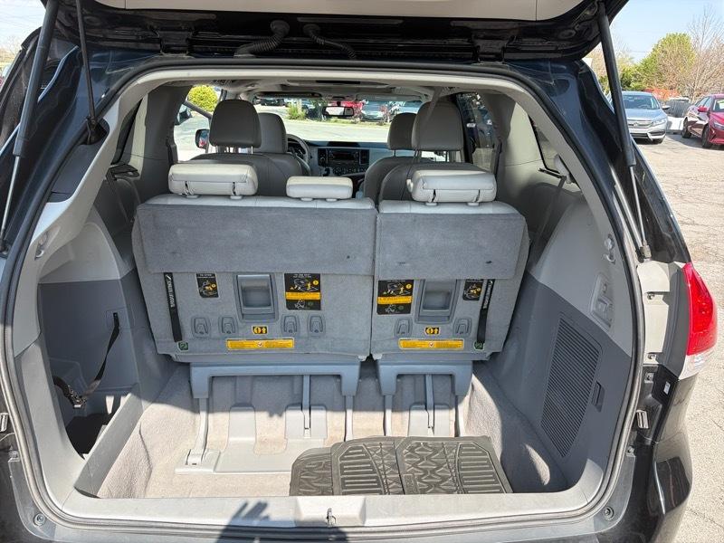Toyota Sienna Limited 7-Pass V6 2011