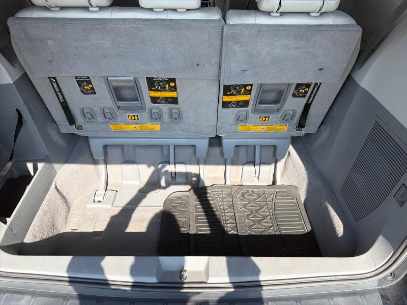 Toyota Sienna Limited 7-Pass V6 2011