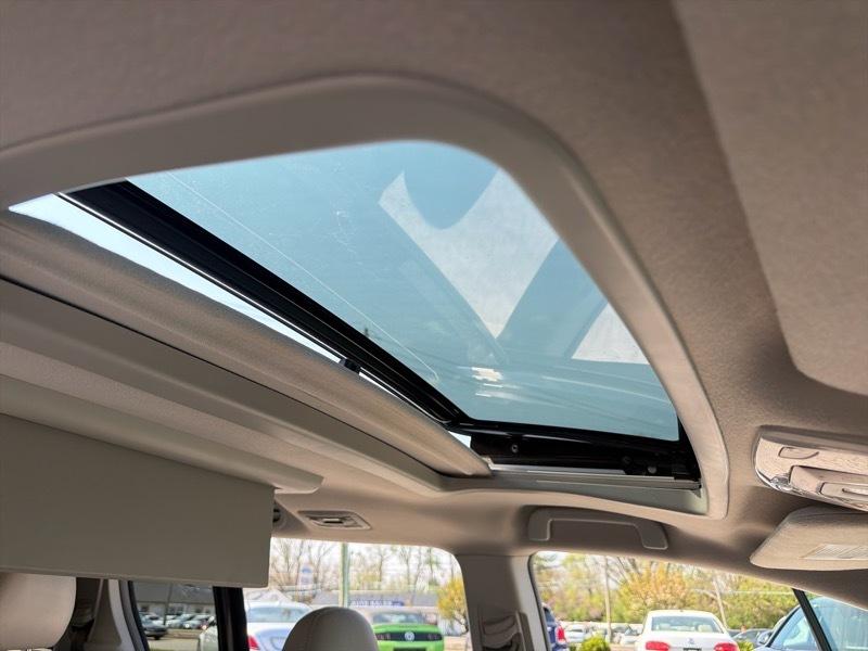 Toyota Sienna Limited 7-Pass V6 2011