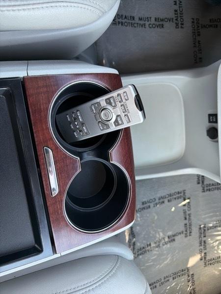 Toyota Sienna Limited 7-Pass V6 2011