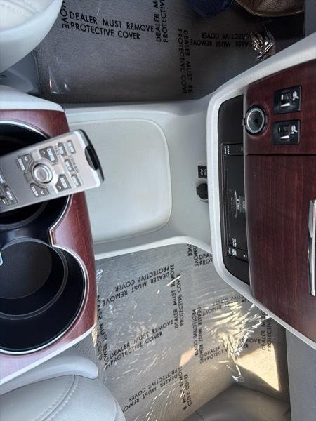 Toyota Sienna Limited 7-Pass V6 2011