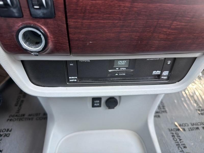 Toyota Sienna Limited 7-Pass V6 2011