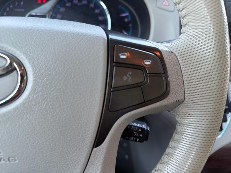 Toyota Sienna Limited 7-Pass V6 2011