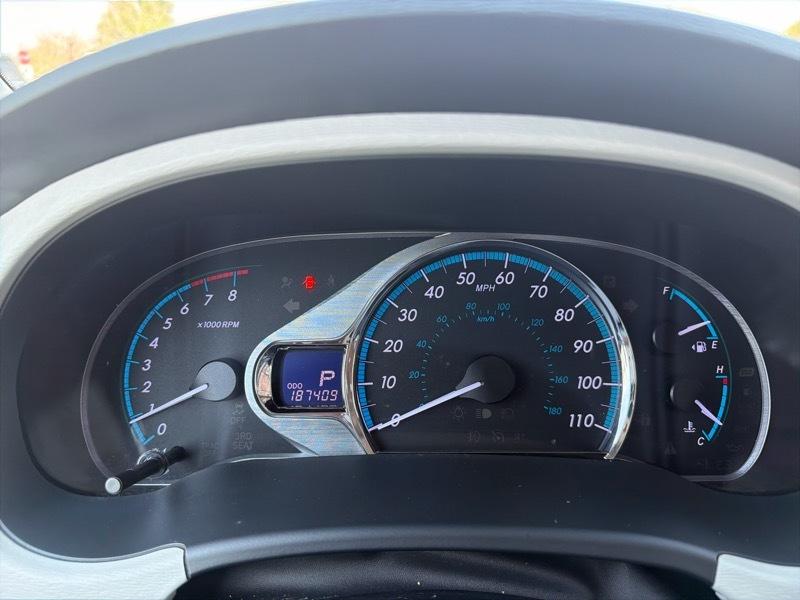 Toyota Sienna Limited 7-Pass V6 2011