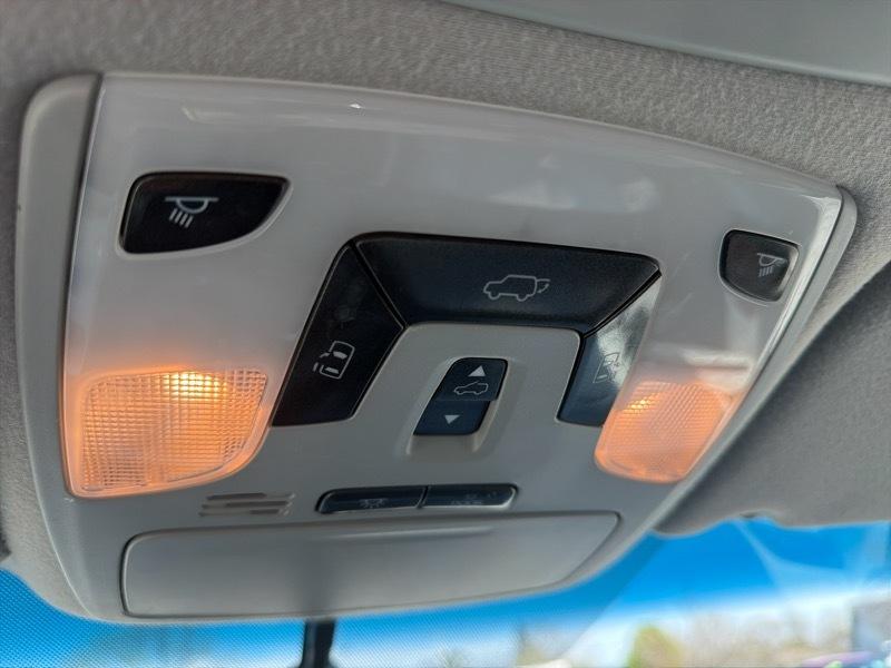 Toyota Sienna Limited 7-Pass V6 2011