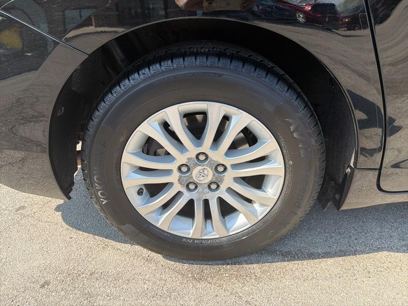 Toyota Sienna Limited 7-Pass V6 2011