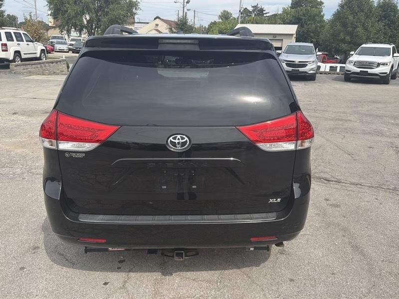 Toyota Sienna Limited 7-Pass V6 2011