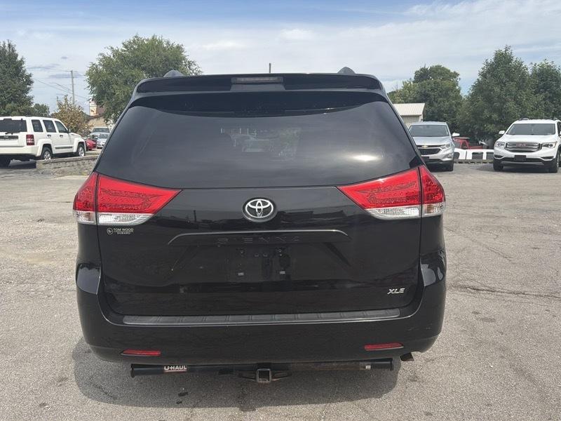 Toyota Sienna Limited 7-Pass V6 2011