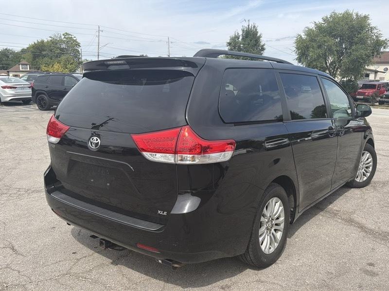 Toyota Sienna Limited 7-Pass V6 2011