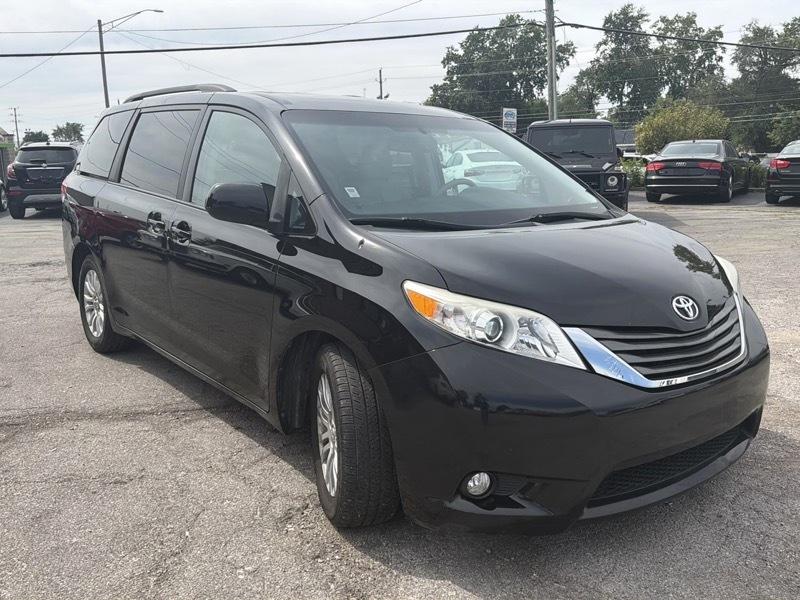 Toyota Sienna Limited 7-Pass V6 2011