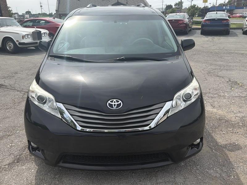 Toyota Sienna Limited 7-Pass V6 2011