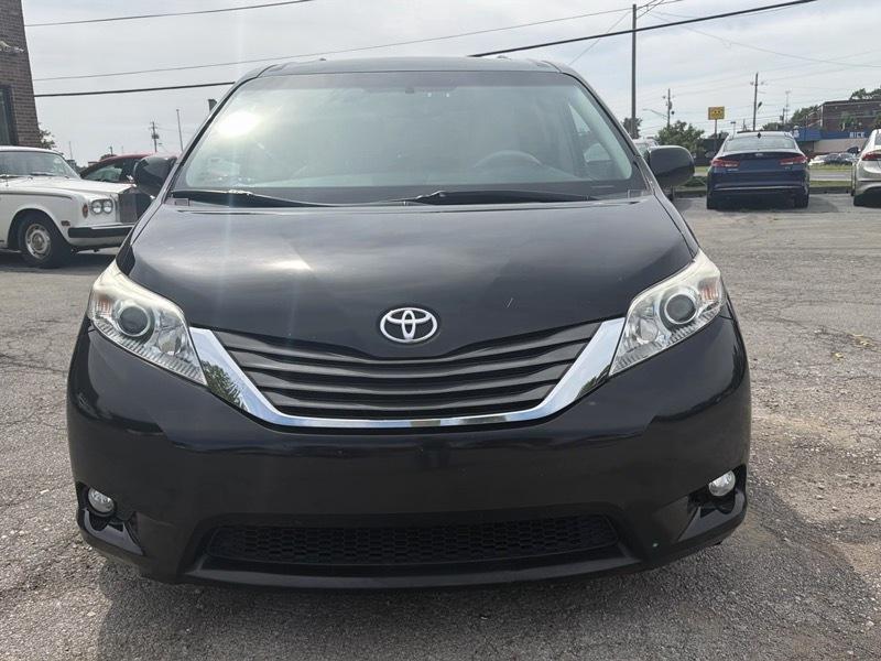 Toyota Sienna Limited 7-Pass V6 2011