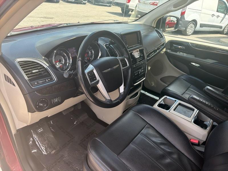 Chrysler Town & Country Touring 2013