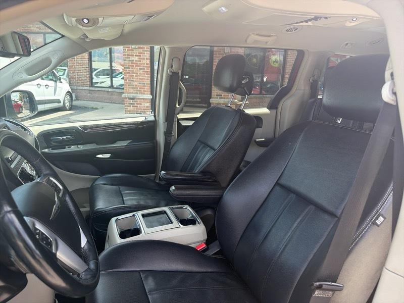 Chrysler Town & Country Touring 2013