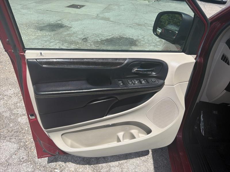 Chrysler Town & Country Touring 2013