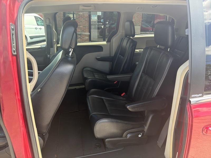 Chrysler Town & Country Touring 2013