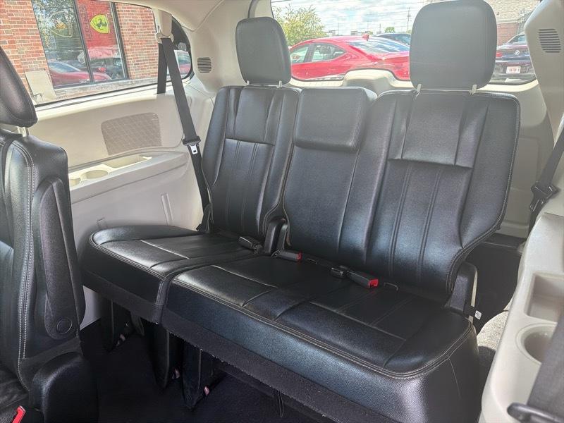 Chrysler Town & Country Touring 2013