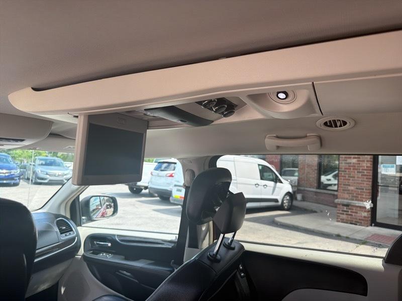 Chrysler Town & Country Touring 2013