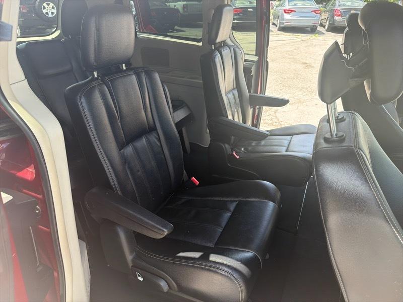 Chrysler Town & Country Touring 2013