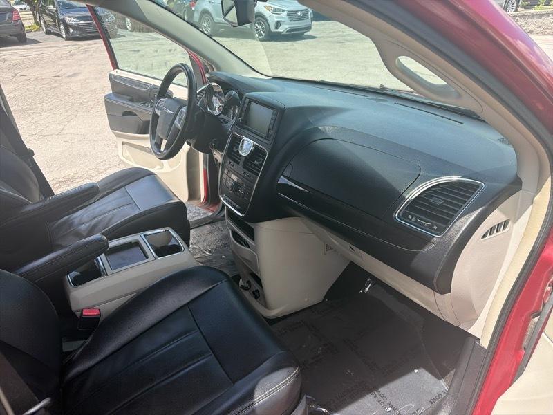 Chrysler Town & Country Touring 2013