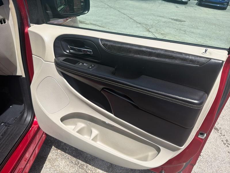 Chrysler Town & Country Touring 2013