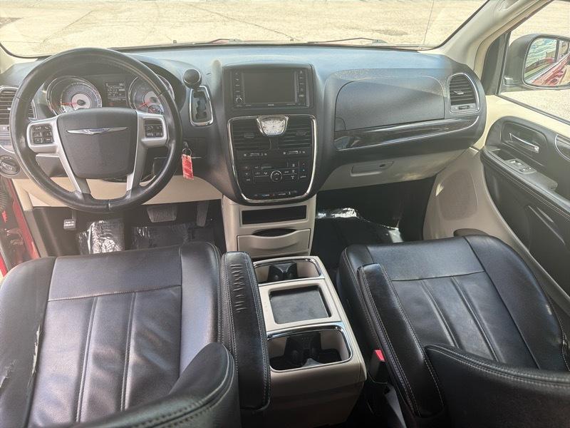 Chrysler Town & Country Touring 2013