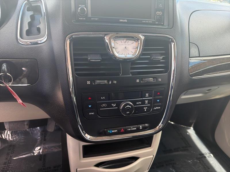Chrysler Town & Country Touring 2013