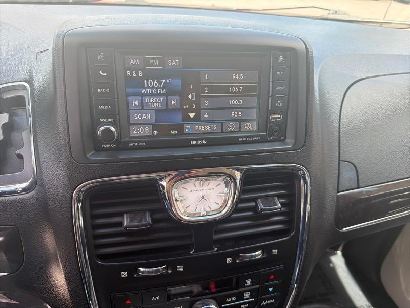 Chrysler Town & Country Touring 2013