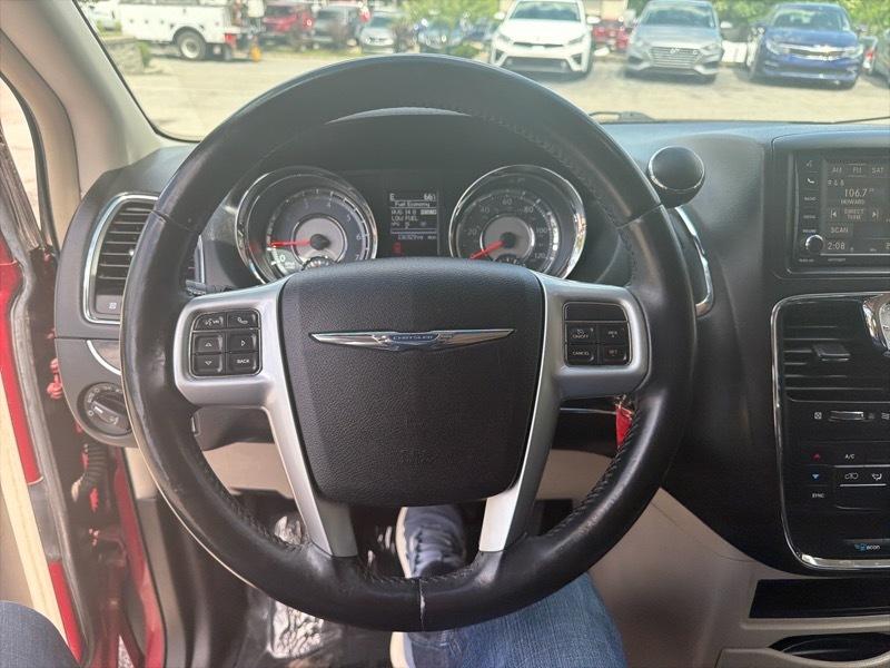 Chrysler Town & Country Touring 2013