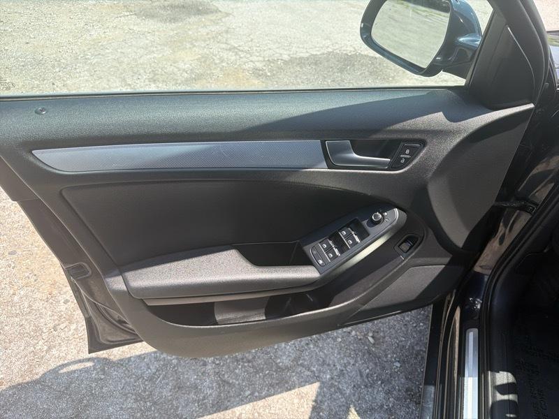 Audi A4 2.0T Sedan quattro Tiptronic 2012