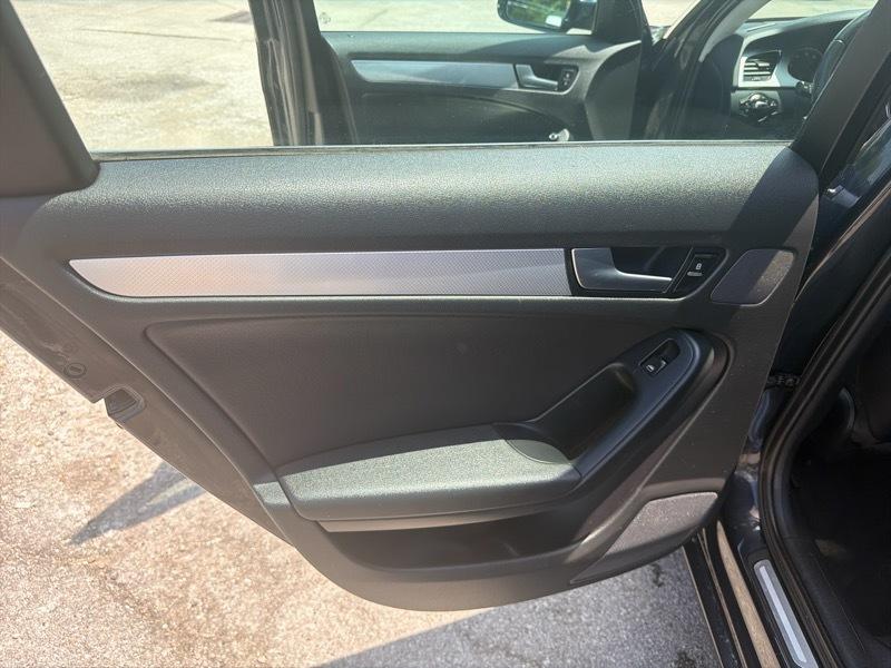 Audi A4 2.0T Sedan quattro Tiptronic 2012