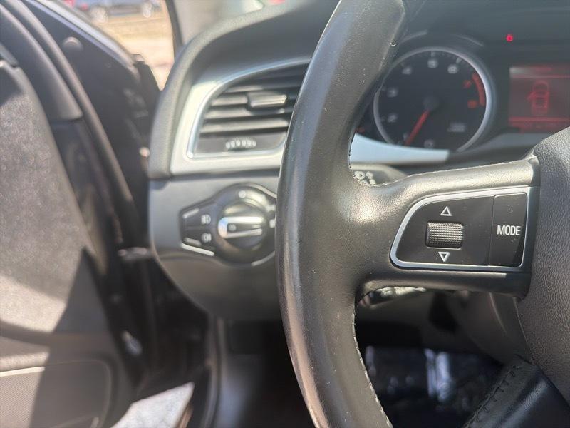 Audi A4 2.0T Sedan quattro Tiptronic 2012