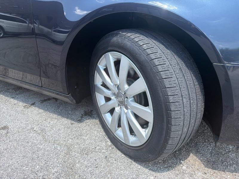 Audi A4 2.0T Sedan quattro Tiptronic 2012