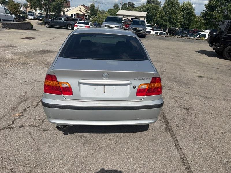 BMW 3-Series 330xi Sedan 2003