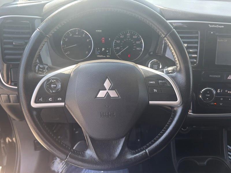 Mitsubishi Outlander SE S-AWC 2015