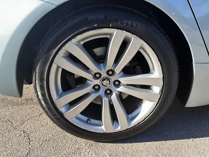 Jaguar XJ-Series XJL Portfolio 2013