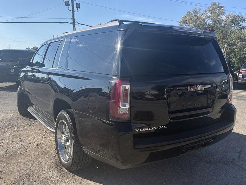 GMC Yukon XL SLT 1/2 Ton 4WD 2015