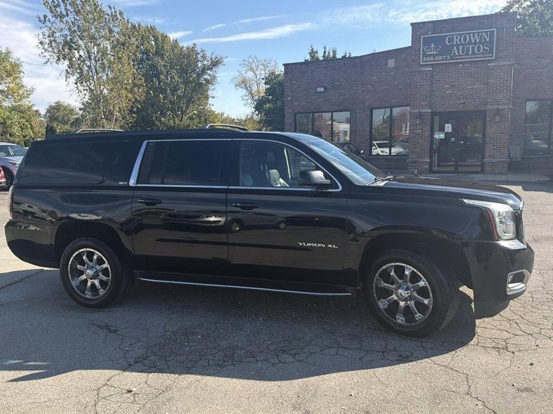 GMC Yukon XL SLT 1/2 Ton 4WD 2015