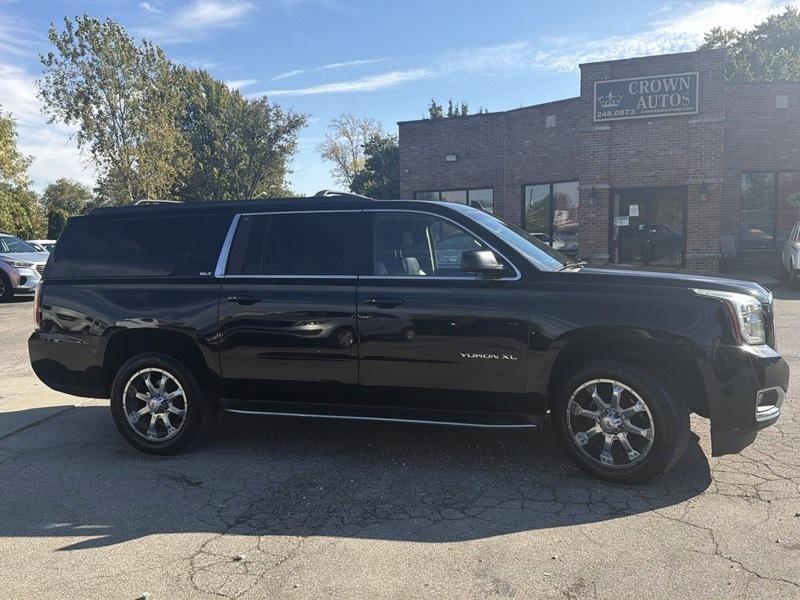 GMC Yukon XL SLT 1/2 Ton 4WD 2015