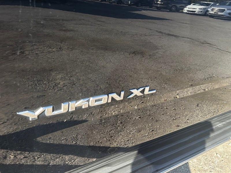GMC Yukon XL SLT 1/2 Ton 4WD 2015