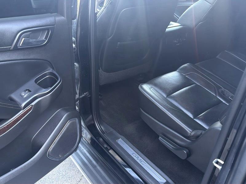 GMC Yukon XL SLT 1/2 Ton 4WD 2015