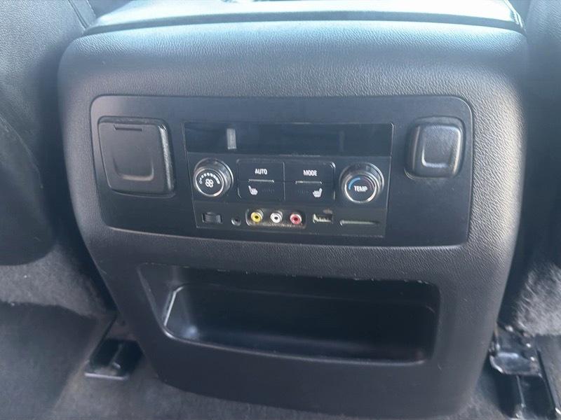 GMC Yukon XL SLT 1/2 Ton 4WD 2015